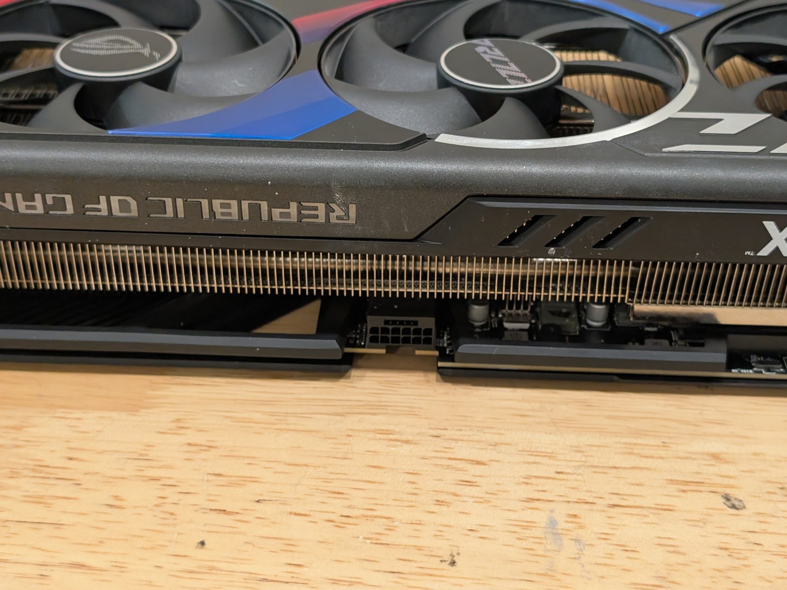 ข้อเสนอพิเศษ: การ์ดจอ ASUS ROG - Rtx 4090 24Gb Graphics Card บทวิจารณ์และราคา