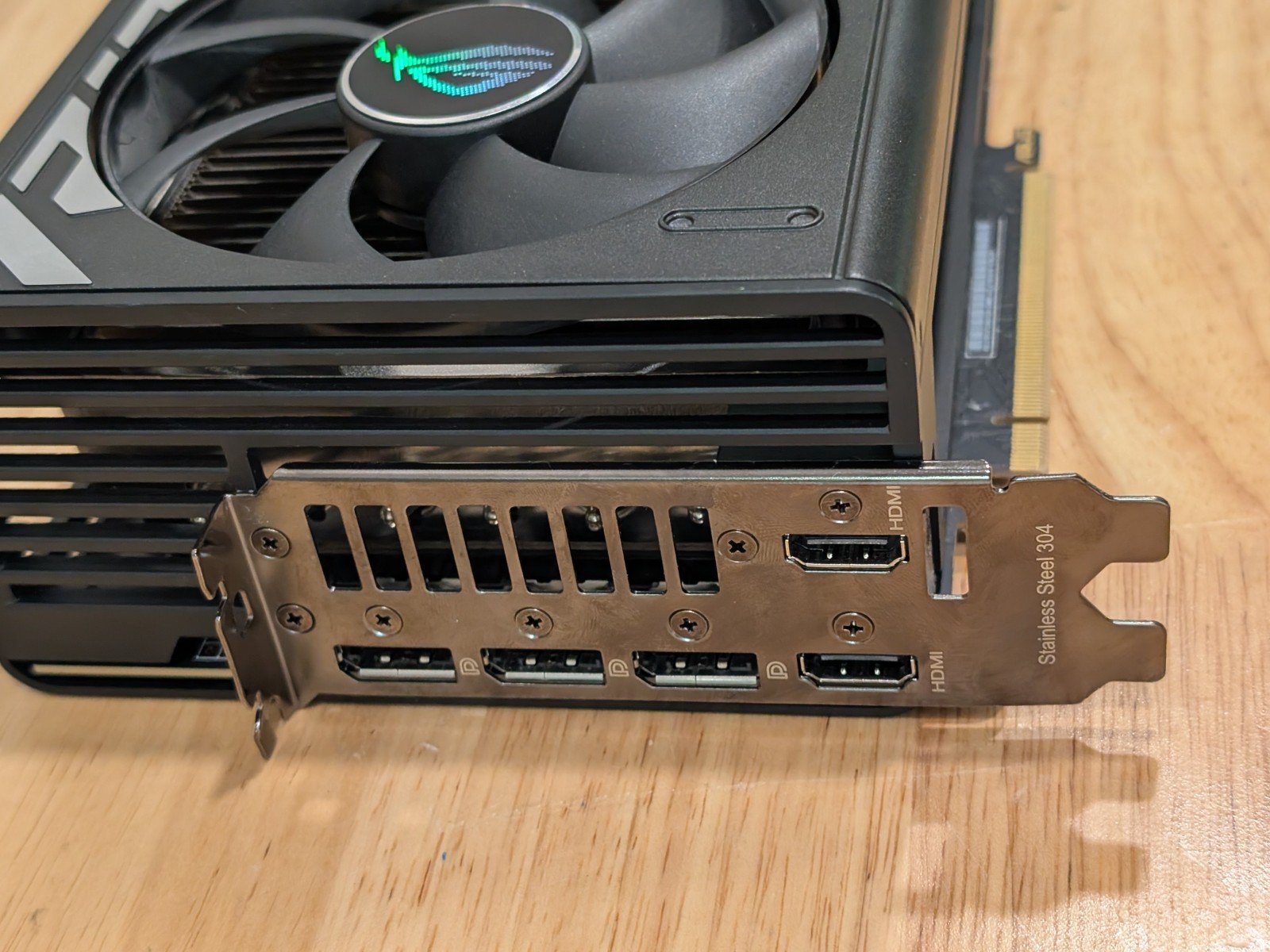 ข้อเสนอพิเศษ: การ์ดจอ ASUS ROG - Rtx 4090 24Gb Graphics Card บทวิจารณ์และราคา